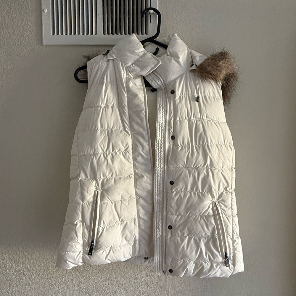 Banana Republic Cream Vest with Faux Fur